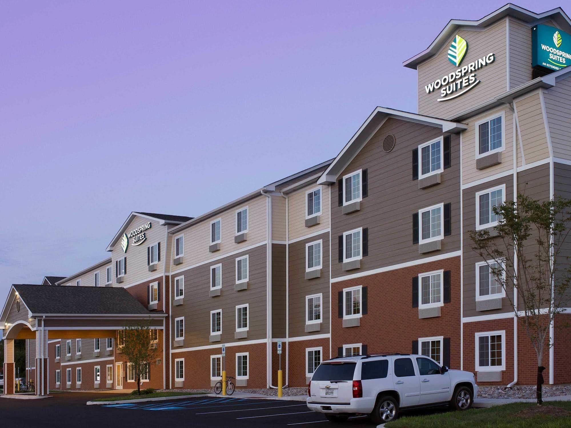 Woodspring Suites Akron Portage Lakes Bagian luar foto