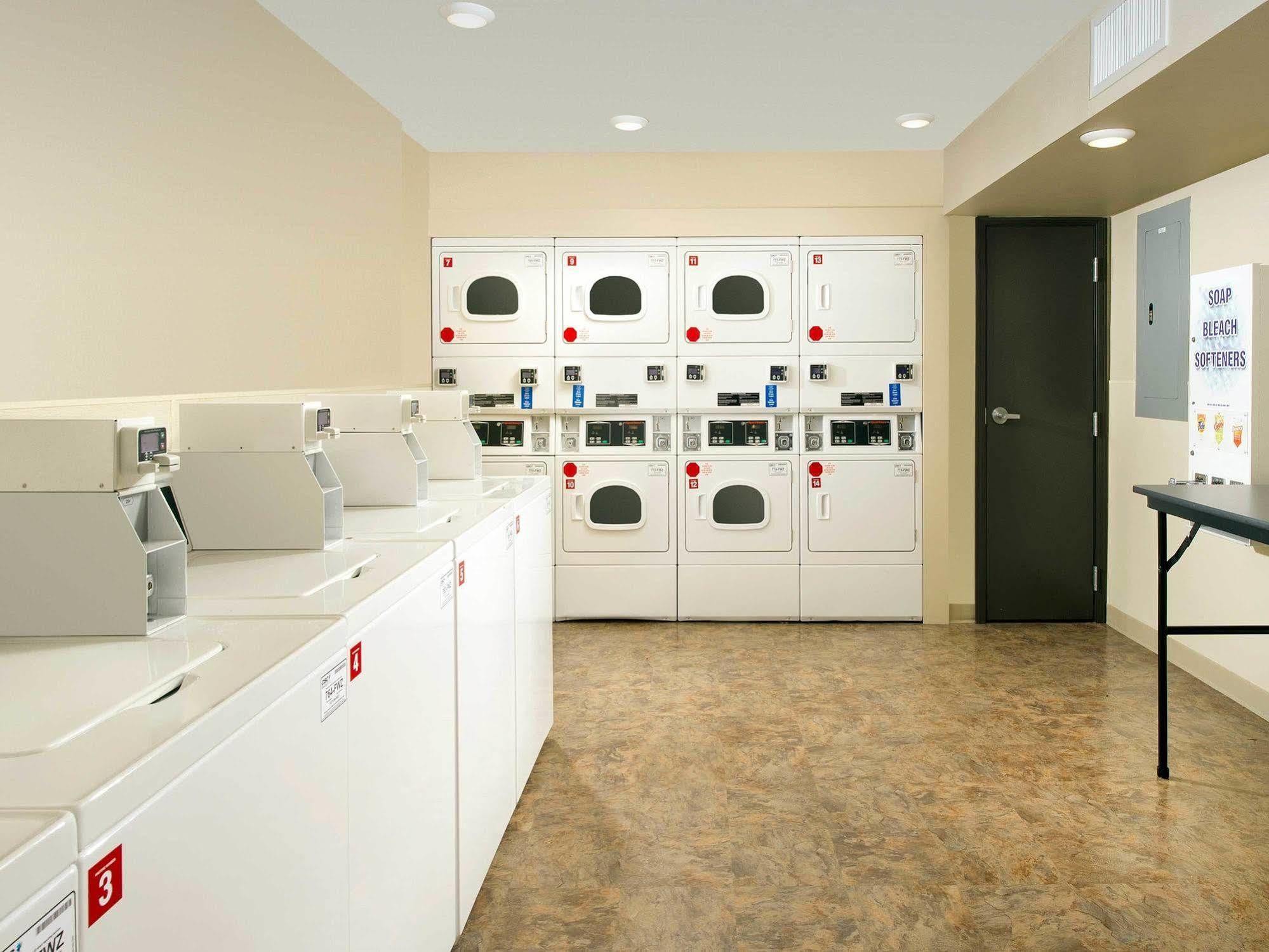Woodspring Suites Akron Portage Lakes Bagian luar foto