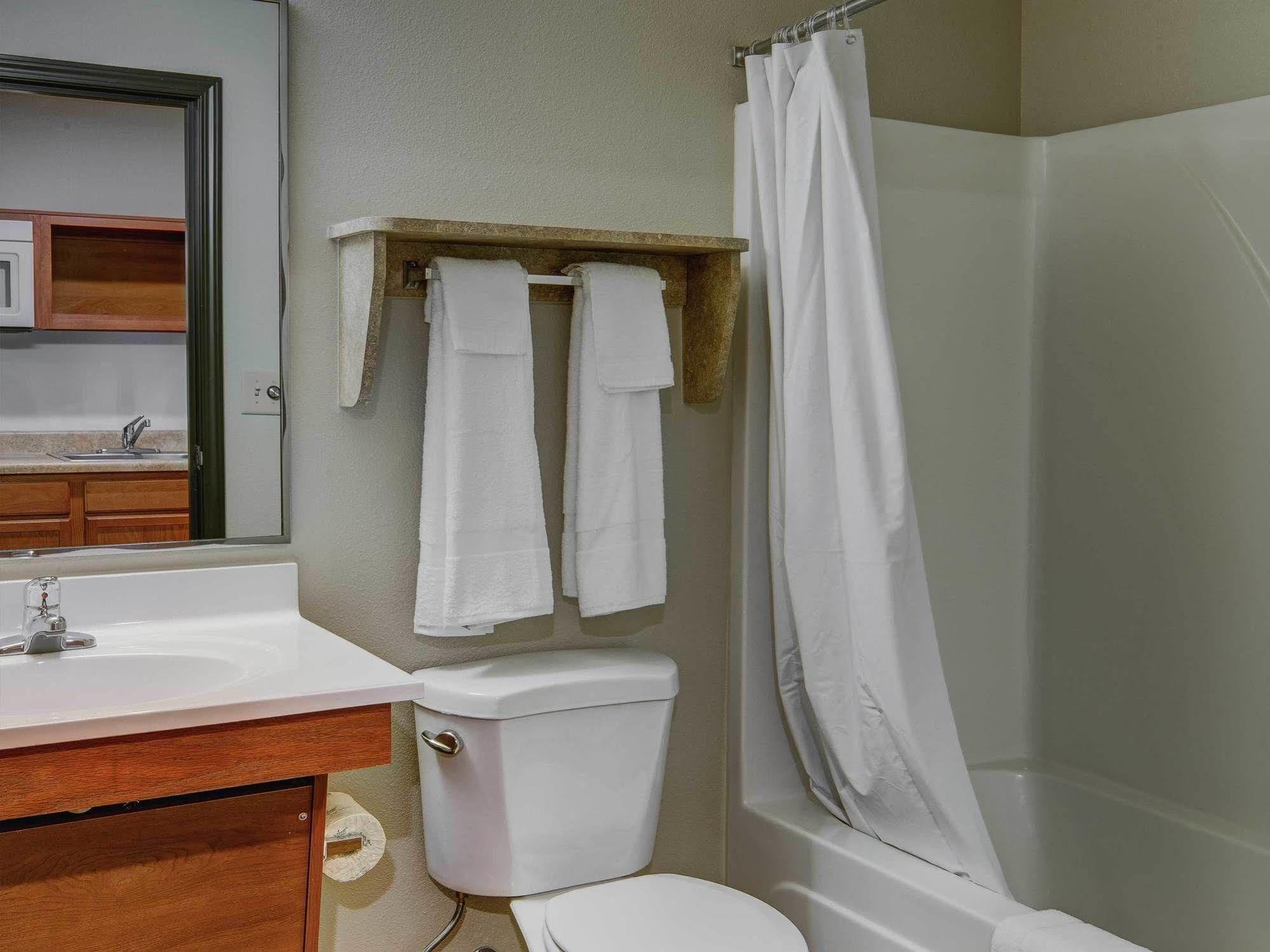 Woodspring Suites Akron Portage Lakes Bagian luar foto