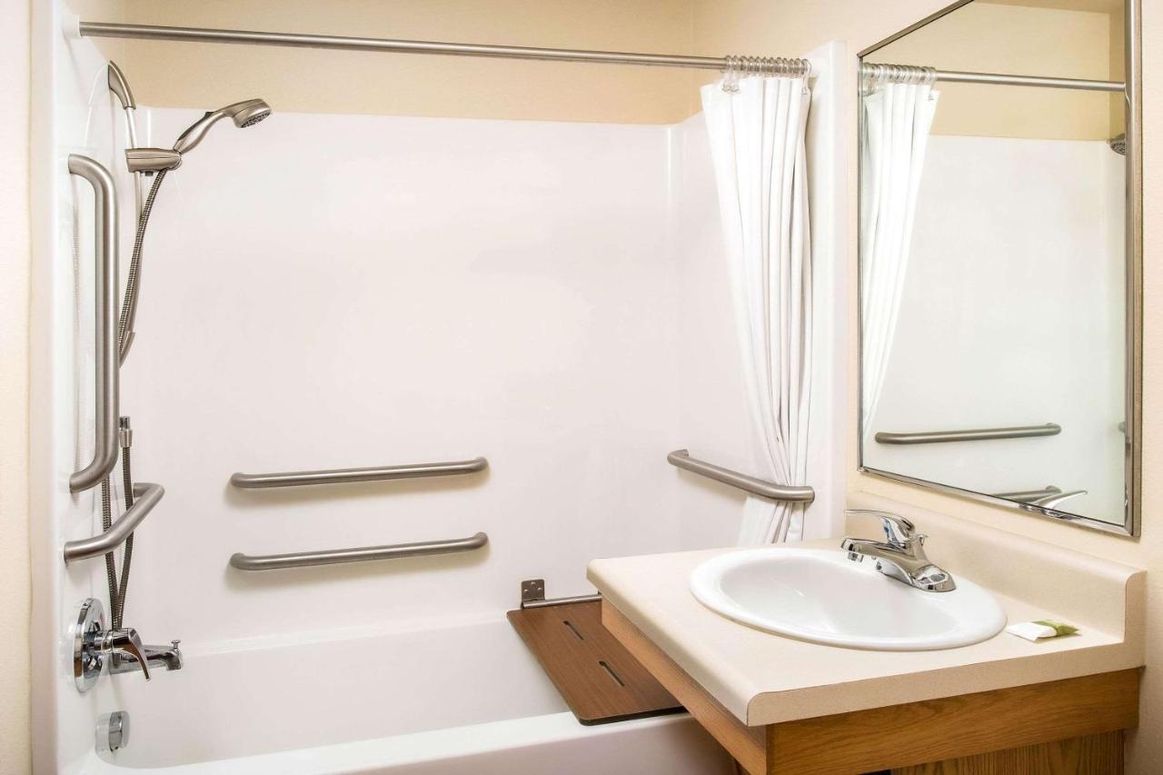 Woodspring Suites Akron Portage Lakes Bagian luar foto